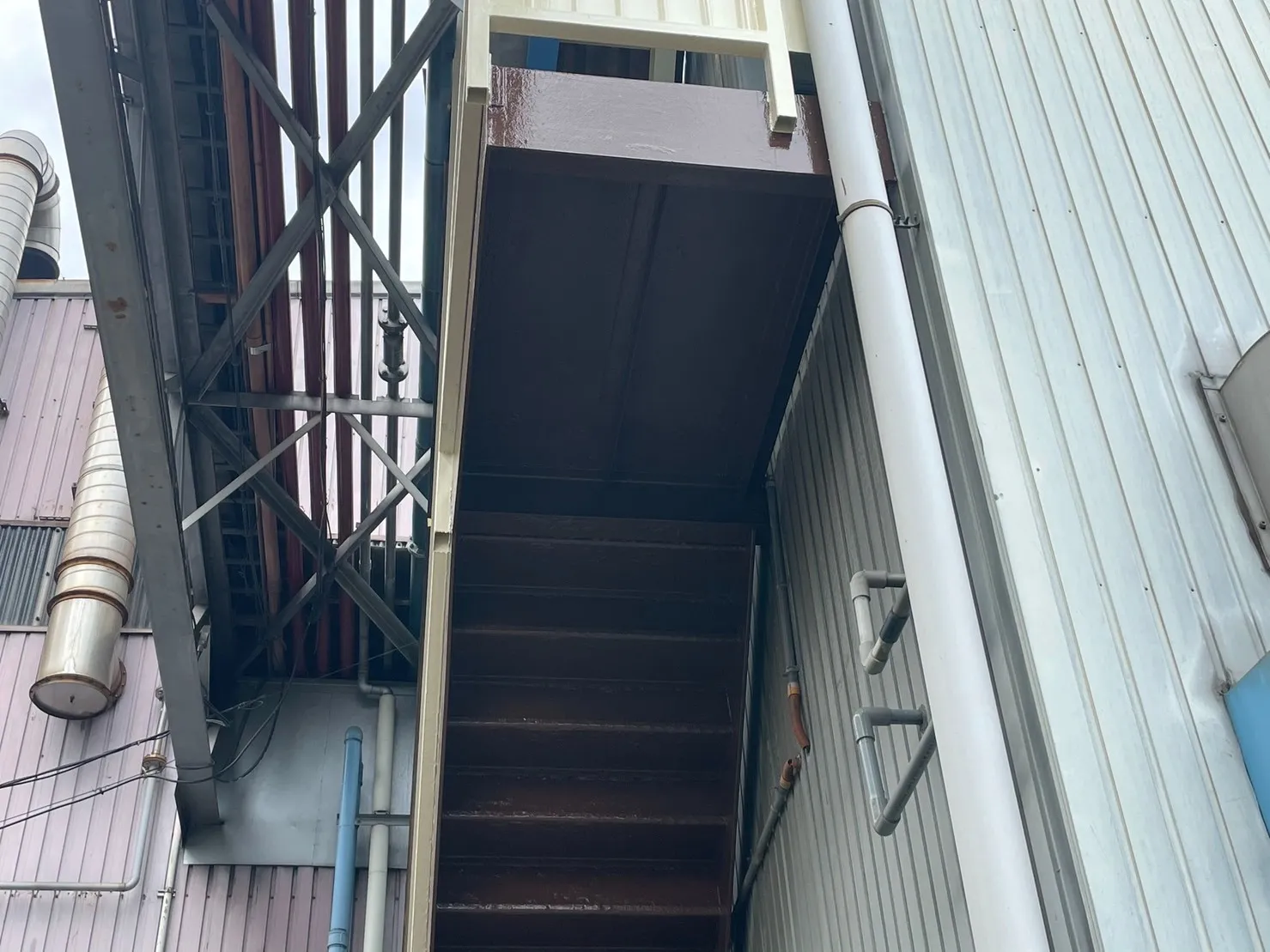 岐阜県可児市　製造工場　階段塗装